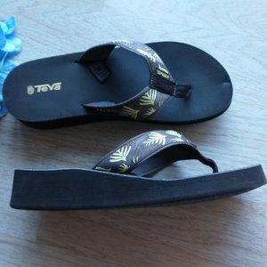 Teva Leaf Wedge Thong Sandal Flit Flop 1.5" Heel High Brown Yellow Women US9